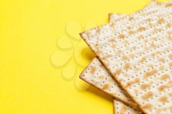 Jewish flatbread matza for Passover on color background�
