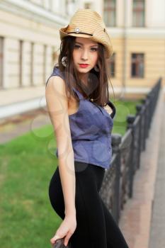 Young attractive caucasian lady in stetson posing outdoors