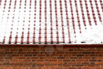 Roof snowed in new snow in the morning