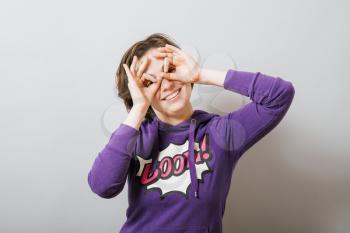 girl making binoculars hands