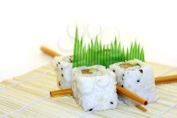 4 rolls of sushi, in a zen attitude