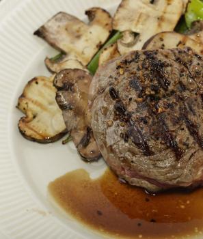 Grilled Steak With Mushrooms And Green Beans