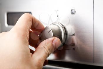 Using the Oven, oven temperature control closeup