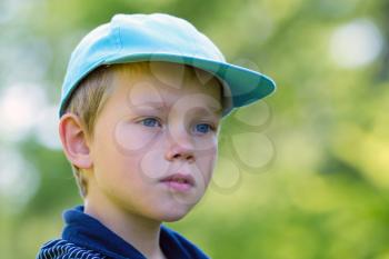 A young child with a cap