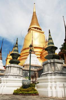 Royalty Free Photo of a Gold Palace in Bangkok, Thailand