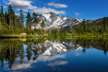 Picture lake and mount Shuksan, Washington