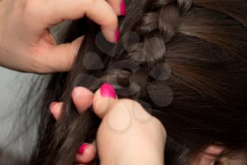 weave braids in the hair salon