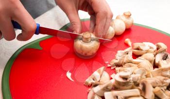 The cook cuts mushrooms with a knife .