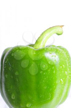 MAcro shot of a green pepper on white with drops
