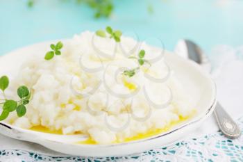 Milk rice porridge with butter and oregano