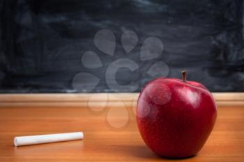 focus point on nearest part of apple (selective), dof