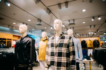 Mannequins Dressed In Male Man Casual Clothes In Store Of Shopping Center.