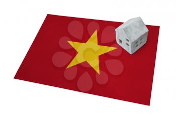 Small house on a flag - Living or migrating to Vietnam
