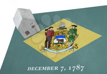 Small house on a flag - Living or migrating to Delaware