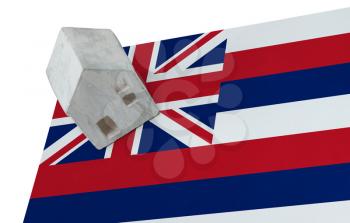 Small house on a flag - Living or migrating to Hawaii