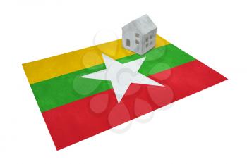 Small house on a flag - Living or migrating to Myanmar