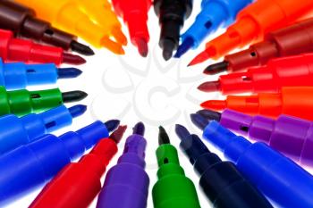 circle of tips of multicolored felt pens close up