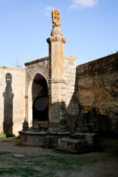 Seismographic balancing pillar Gavazan in Tatev Monastery in Armenia
