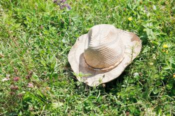 straw cowboy hat lying on green grass