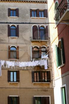travel to Italy - dwelling house in Cannaregio sestieri (district) in Venice city