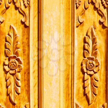 blur in iran antique door entrance and      decorative handle for background