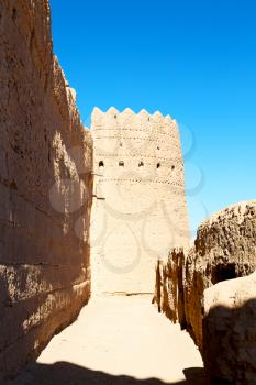 blur in iran the old castle near saryadz brick and sky
