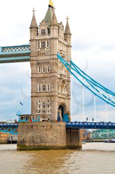 london tower in england old bridge and the cloudy sky
