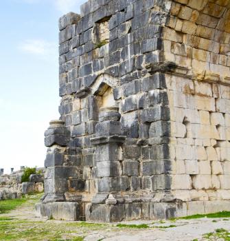 volubilis in morocco africa the old roman deteriorated monument and site