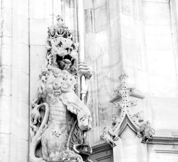 marble and statue in old city of london england