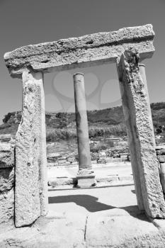  old construction in asia turkey the column  and the roman temple 