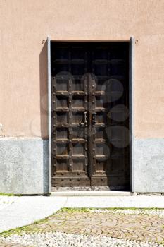 door italy  lombardy     in  the milano old   church   closed brick       pavement