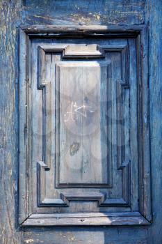 italy  patch lombardy    cross castellanza blur   abstract   rusty brass brown knocker in a  door curch  closed wood
