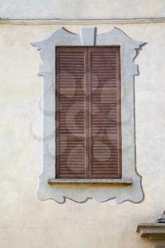 jerago window  varese palaces italy   abstract  sunny day    wood venetian blind in the concrete  brick
