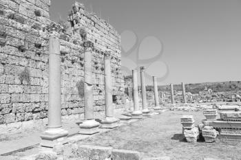  old   construction in asia   turkey the column  and the roman temple 