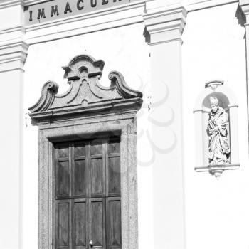 column    old architecture       in italy europe milan        religion and sunlight