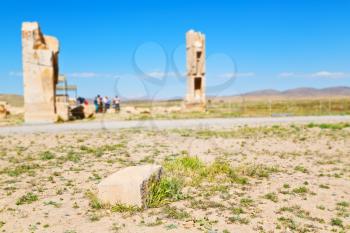  blur in iran   pasargad the old construction  temple and grave column
