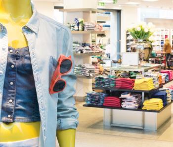 Female dummy inside a casual clothing store