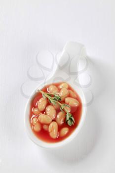 White beans in tomato sauce