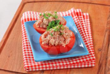 Tomatoes stuffed with ground meat - studio