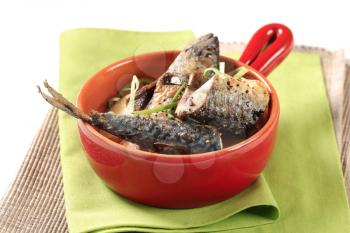 Spiced mackerel with roasted potatoes in a red pan