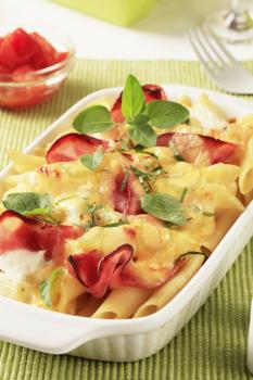 Pasta with ham, sour cream and cheese