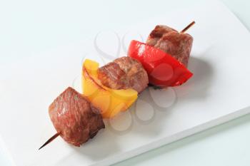 Pork skewer with pieces of pepper