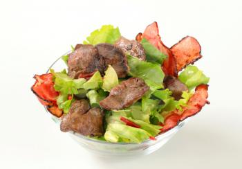 Chicken liver salad with crispy bacon strips