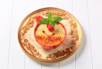 Creme brulee in a red dish