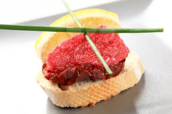 Bite-sized hors d'oeuvre - Red caviar canape