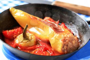 Yellow pepper stuffed with minced meat 