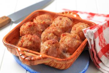 Balls of minced meat baked with cheese