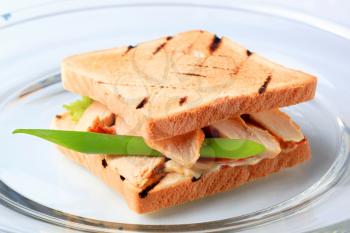 Roasted chicken breast sandwich - white bread