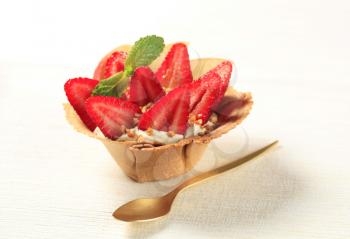 Small tart with cream and fresh strawberries