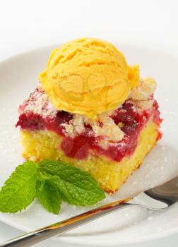 Piece of raspberry crumb cake with ice cream
